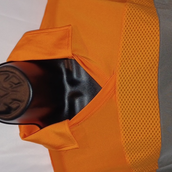 Fila Women’s NWT activewear gray top with orange strip block stripe - Picture 2 of 8